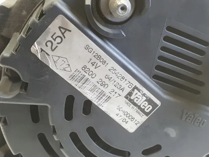 Renault Megane II 1.9 DCI ALTERNATOR 8200290217 valeo 125A