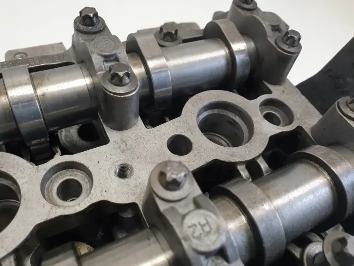 BMW F30 2.0 D GŁOWICA CYLINDRÓW wałki 85137090400