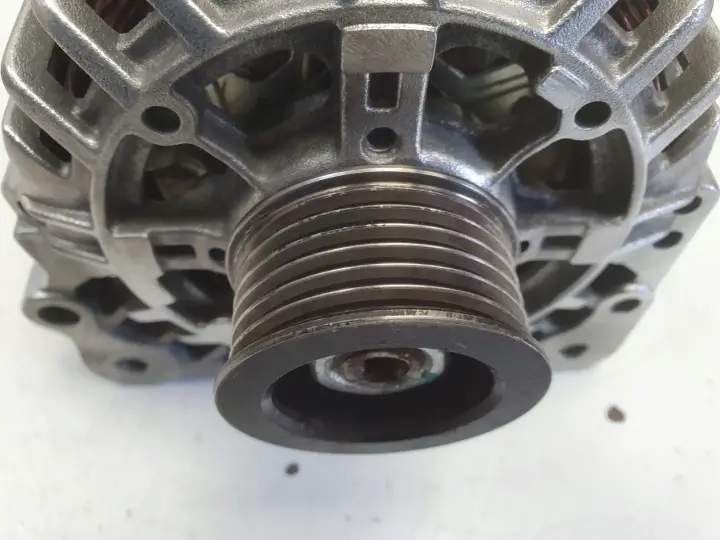 VW Polo IV 1.2 6V ALTERNATOR VALEO