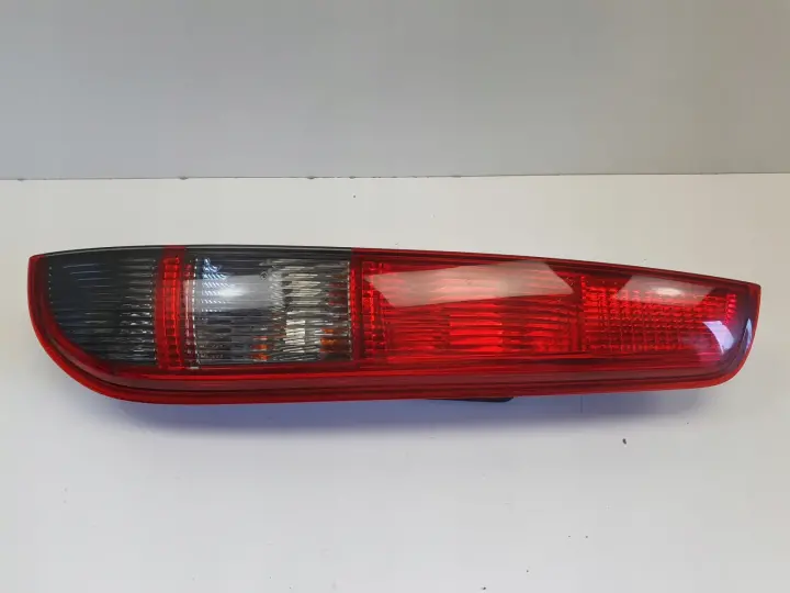 Ford Fiesta MK6 VI TYLNIA TYLNA LAMPA PRAWA prawy tył 4M51-13N004-C