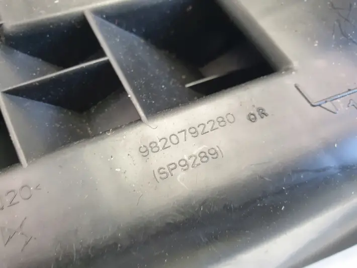 Opel Corsa F LEWY PODNÓŻEK STOPKA 9820792280