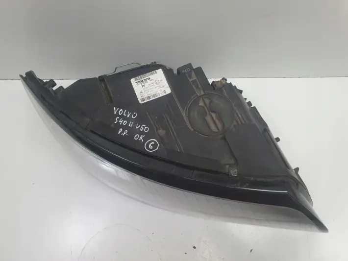 Volvo S40 II V50 LIFT PRZEDNIA LAMPA PRAWA prawy przód 0301237202 31265695