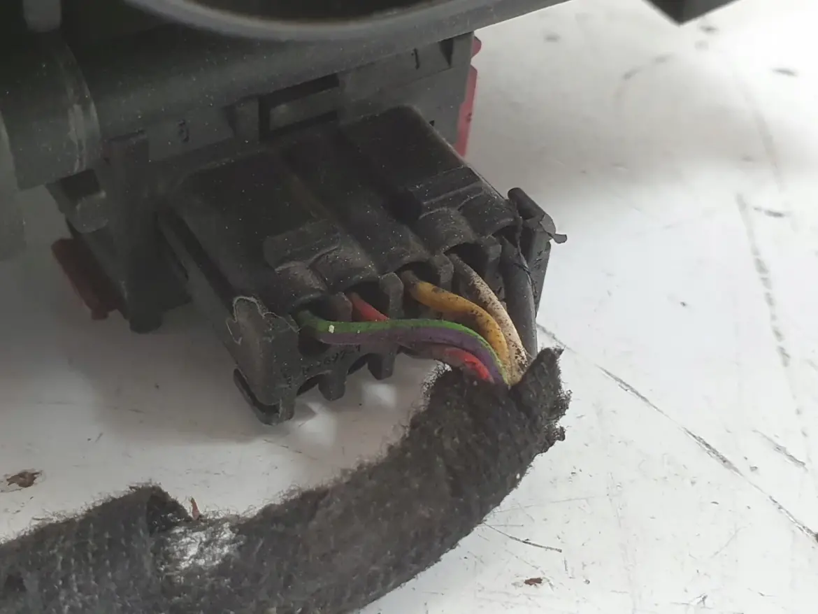 Opel Corsa D PRZEDNIA LAMPA PRAWA prawy przód anglik Ciemny klosz 13217456