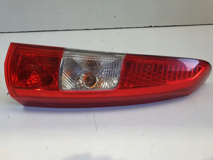 Volvo V70 II XC70 I LIFT TYLNA LAMPA PRAWA prawy tył pasażera