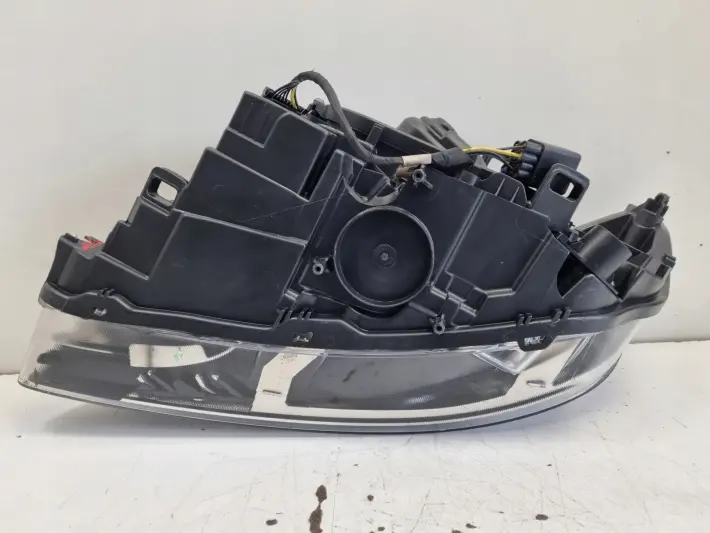 Volvo XC60 13-17r LIFT PRZEDNIA LAMPA PRAWA PRAWY PRZÓD LED europa
