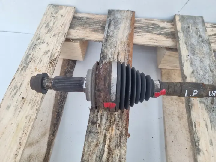 Toyota Urban Cruiser 1.4 D4D LEWA PRZEDNIA PÓŁOŚ półośka lewy przód