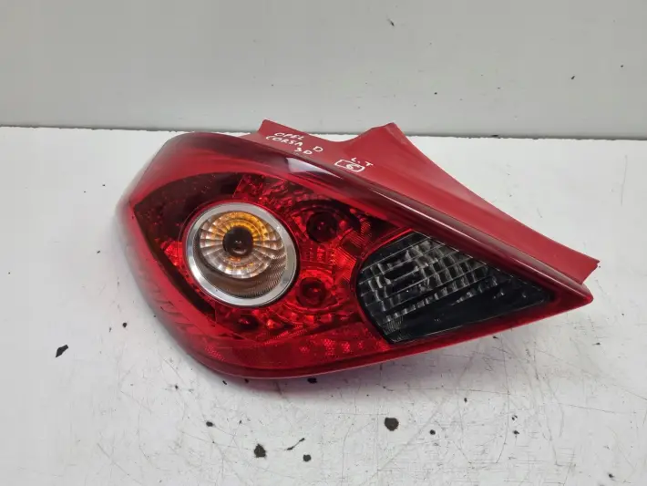 Opel Corsa D 3D HTB 06-14r TYLNIA LAMPA LEWA LEWY TYŁ 13211840 89038962A