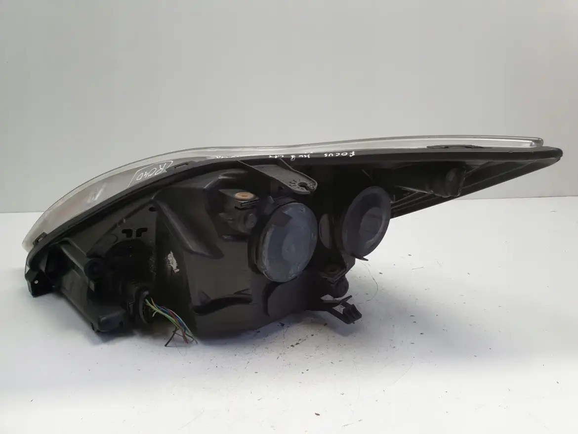 Ford Focus mk2 lift 07-11 PRZEDNIA LAMPA PRAWA prawy przód anglik