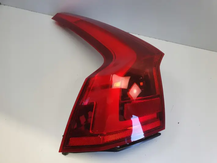 Volvo V90 II TYLNIA TYLNA LAMPA LEWA lewy tył oryginał 32228008