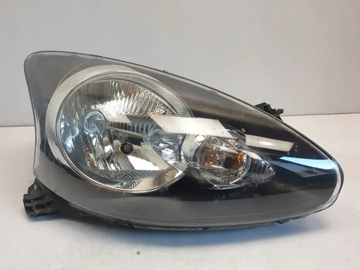 Toyota Aygo PRZEDNIA LAMPA PRAWA prawy przód EUROP