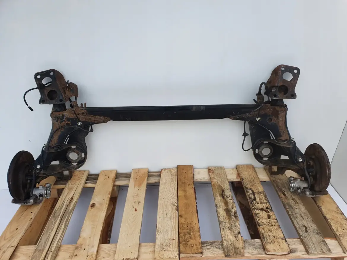 Skoda Roomster TYLNA BELKA ZAWIESZENIA TYŁ OŚ