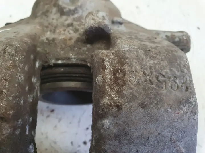 Mercedes W204 PRZEDNI ZACISK HAMULCOWY lewy przód KIEROWCY 295x28