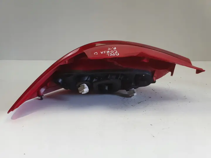 Opel Corsa D 3 drzwi TYLNA LAMPA PRAWA prawy tył pasażera 13211841