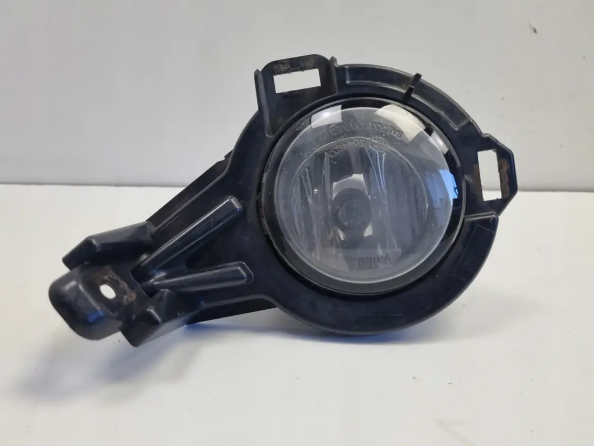 Nissan Juke PRAWY HALOGEN PRZECIWMGIELNY Ramka uchwyt 26150 8992B