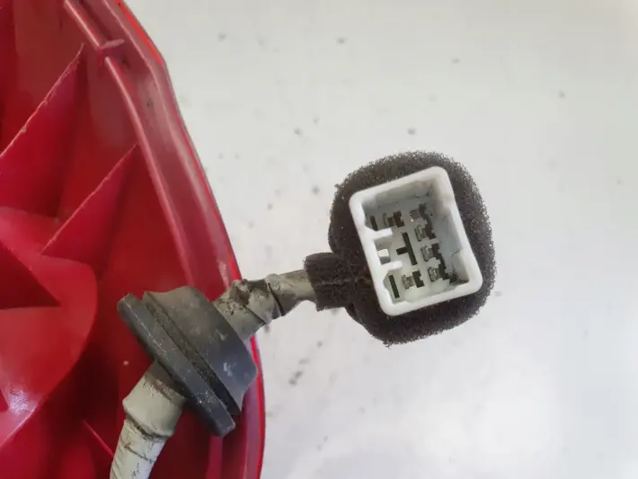 Hyundai Getz Lift 3 drzwi TYLNA LAMPA LEWA lewy tył kierowcy