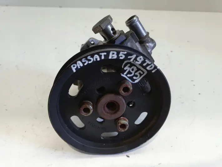 VW Passat B5 1.9 TDI POMPA WSPOMAGANIA 8D0145156T