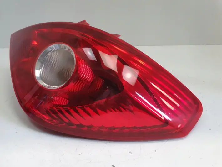 Opel Corsa D 3 drzwi TYLNA LAMPA PRAWA prawy tył pasażera 13211841