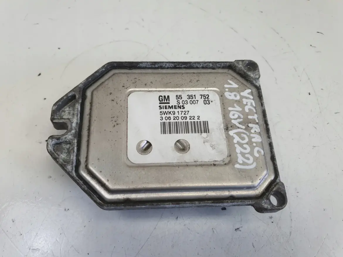 Opel Vectra C 1.8 16V STEROWNIK SILNIKA komputer 55351752