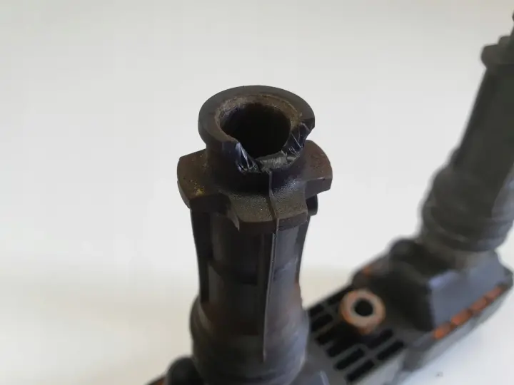 Opel Astra III H 1.4 16V CEWKA ZAPŁONOWA 0221503472