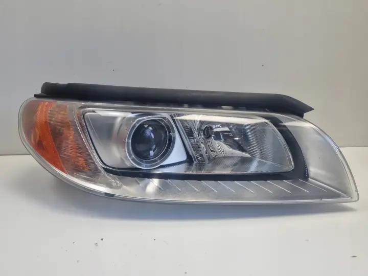 Volvo V70 III XC70 S80 II XENON PRZEDNIA LAMPA PRAWA prawy przód 31214348