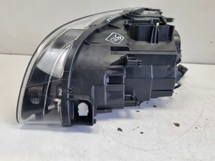 Volvo XC60 13-17r LIFT PRZEDNIA LAMPA PRAWA PRAWY PRZÓD LED europa
