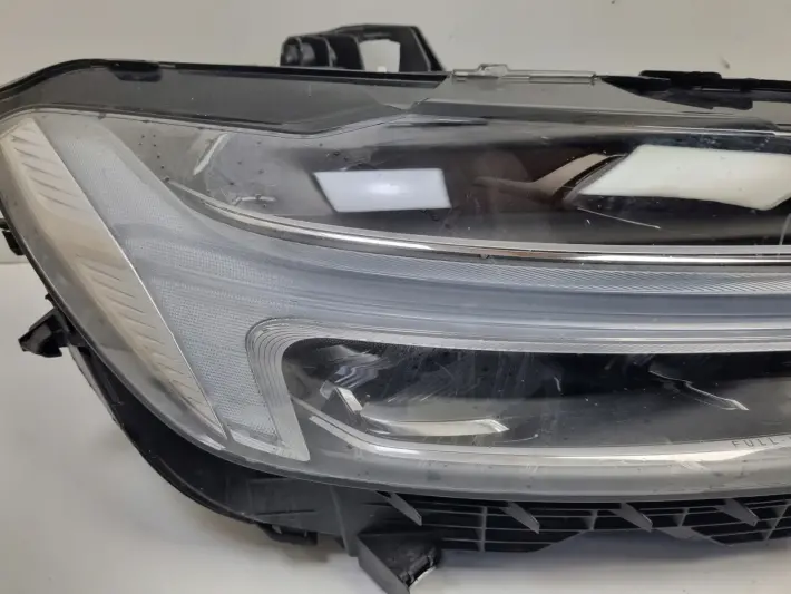 Volvo XC60 II LIFT 21- PRZEDNIA LAMPA PRAWA prawy przód MID LED 31656617