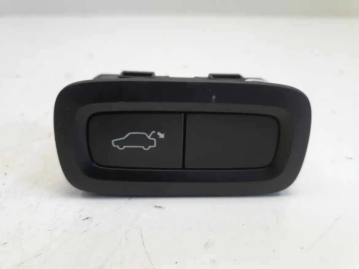 Volvo XC60 II V60 II V90 II PRZYCISK KLAPY BAGAŻNIKA przełącznik 31674800