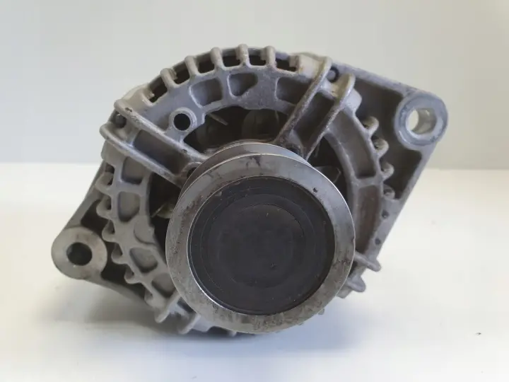 Opel Astra III H 1.9 CDTI 16V ALTERNATOR BOSCH