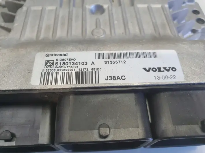 Volvo V40 II 1.6 D2 STEROWNIK SILNIKA komputer 31355712