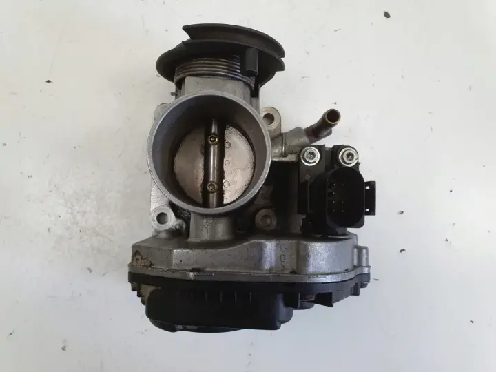 VW Polo III 1.4 8V PRZEPUSTNICA 030133064D