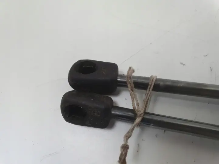 Mercedes W204 SIŁOWNIK KLAPY BAGAŻNIKA Teleskop siłowniki A2049803064 Kpl