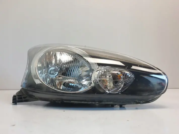Toyota Aygo PRZEDNIA LAMPA PRAWA prawy przód EUROP