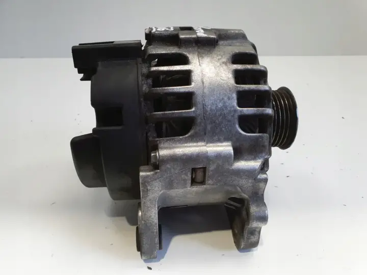 Skoda Fabia I VW Polo IV 1.2 12V ALTERNATOR valeo 03D903025J