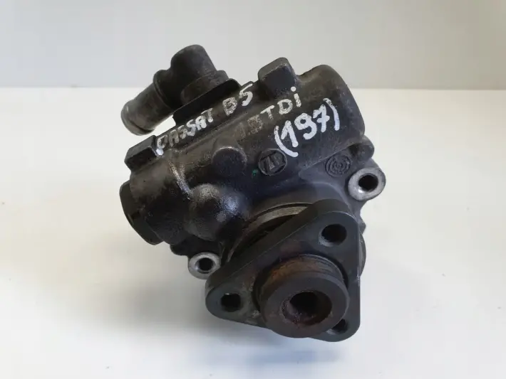 VW Passat B5 1.9 TDI POMPA WSPOMAGANIA 8D0145155Q