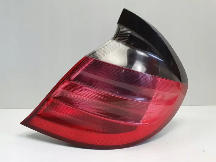 Mercedes W203 Coupe CL203 00-08r TYLNIA LAMPA PRAWA PRAWY TYŁ 15163100