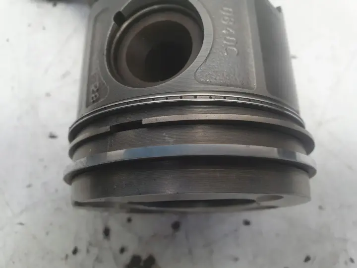 BMW E87 E90 E91 2.0 D TŁOK KORBOWÓD M47 0840C