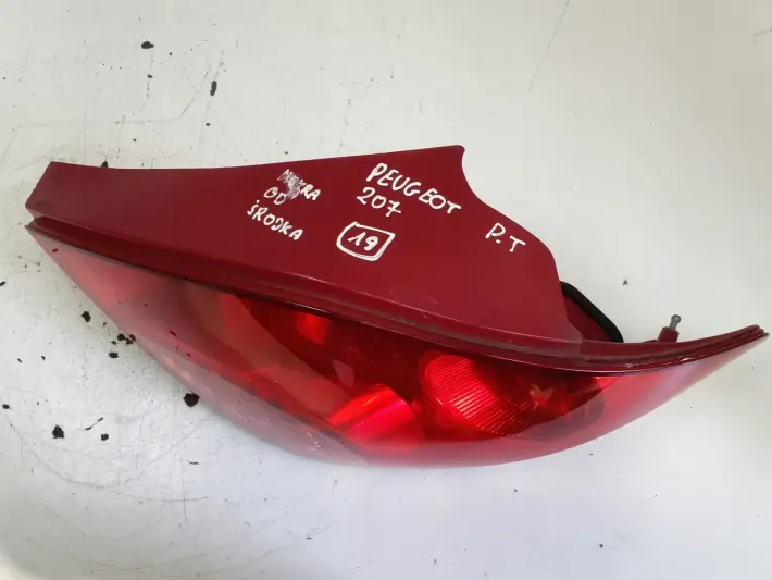 Peugeot 207 06-12r TYLNA TYLNIA LAMPA PRAWA PRAWY TYŁ 9649986580