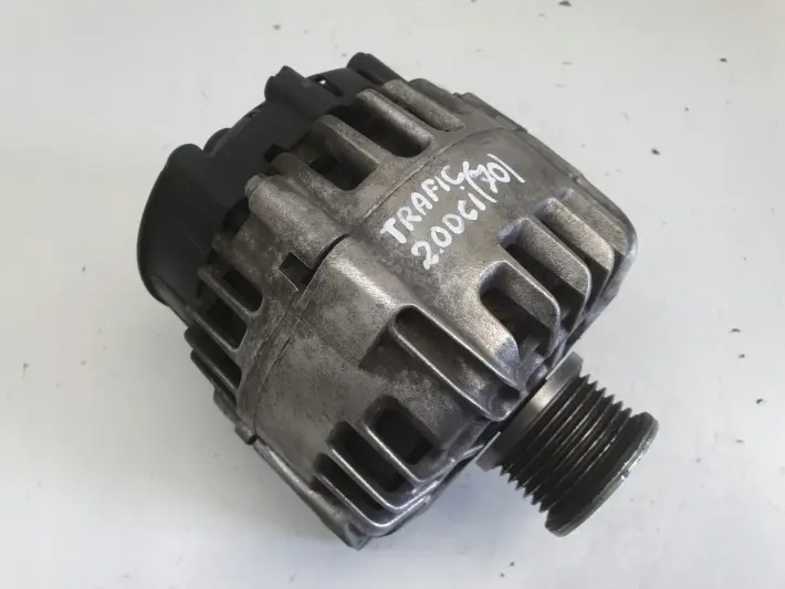 Renault Trafic II Opel Vivaro 2.0 DCI ALTERNATOR valeo 8200404459