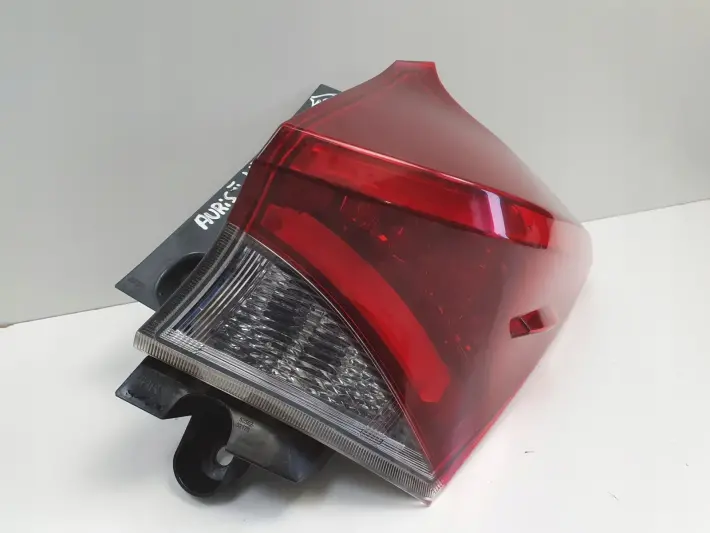 Toyota Auris II LIFT HTB 12-18r TYLNIA LAMPA PRAWA PRAWY TYŁ