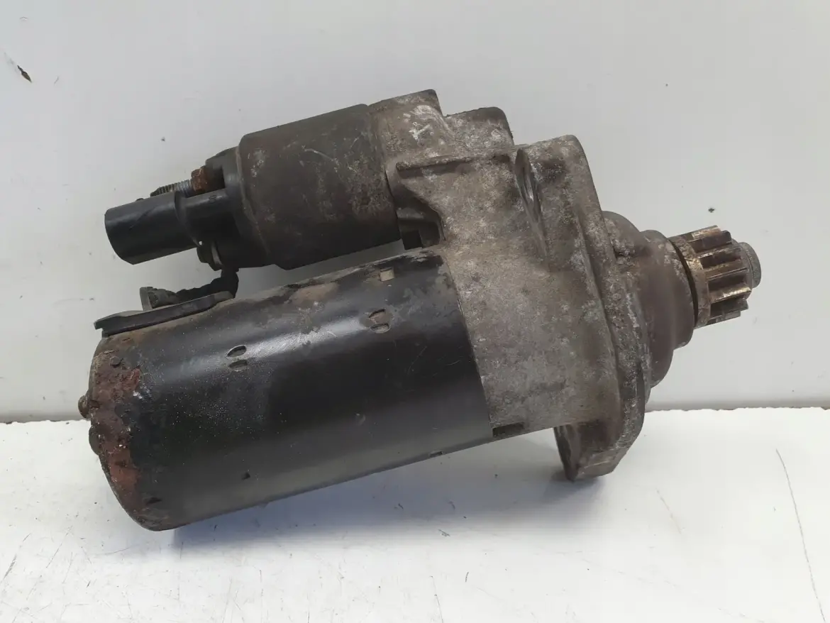 VW Golf VI 1.6 TDI ROZRUSZNIK bosch 02Z911024H
