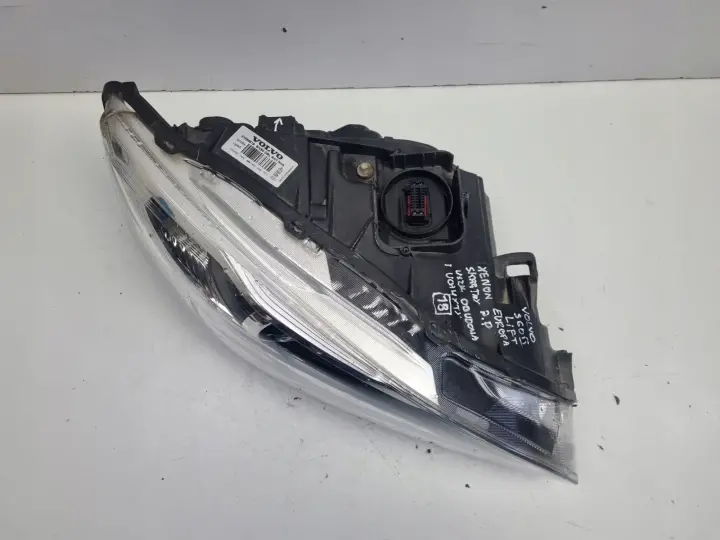 Volvo V60 S60 II LIFT PRZEDNIA LAMPA PRAWA prawy przód XENON 31698819