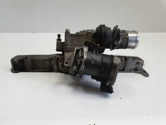 Opel Vectra C 2.2 DTI ZAWÓR EGR kolektor 00005321A8
