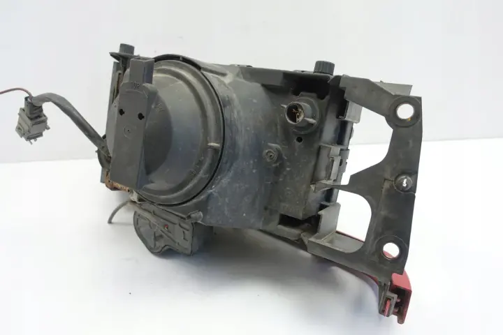 Volvo 740 760 PRZEDNIA LAMPA prawa EUROPA 4 piny