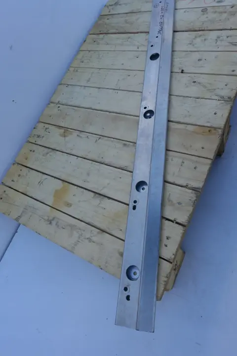 Jaguar XJ X351 MOCOWANIE LISTWY PROGOWEJ prawe