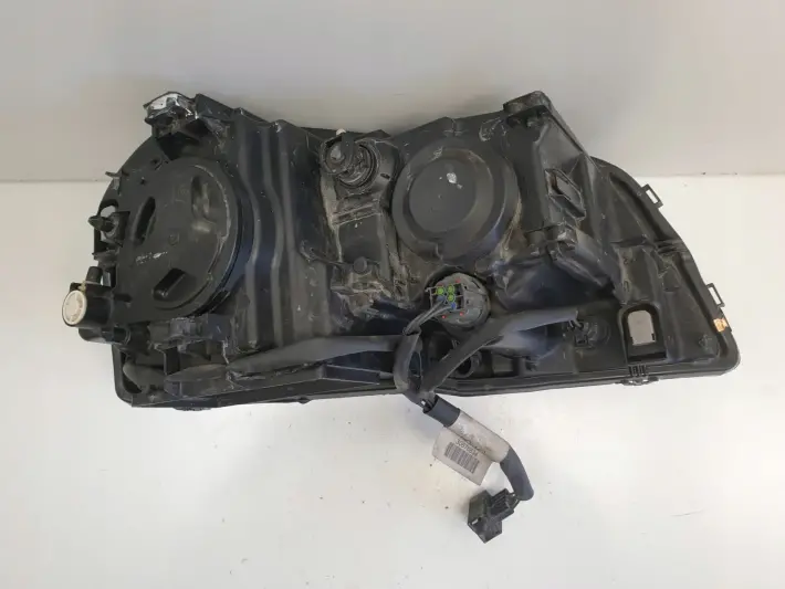 Volvo XC90 PRZEDNIA LAMPA LEWA lewy przód 30744009