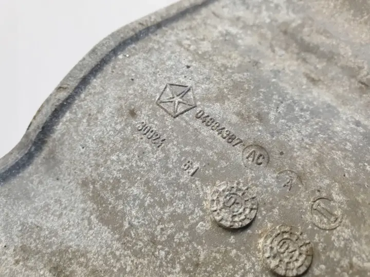 Pt Cruiser 2.4 16V MISKA OLEJU olejowa 04884387