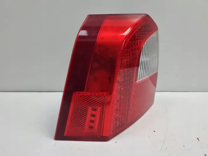 Volvo V70 III XC70 TYLNIA TYLNA LAMPA LEWA lewy tył LED 31276839