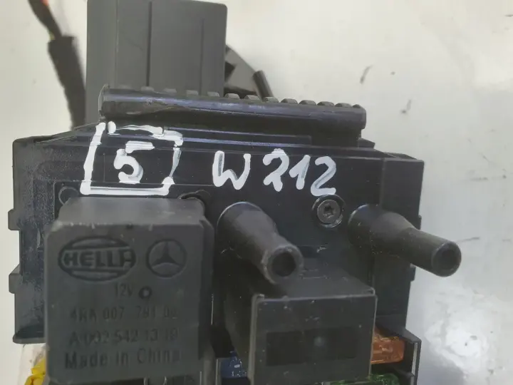 Mercedes W212 SKRZYNKA BEZPECZNIKÓW Moduł