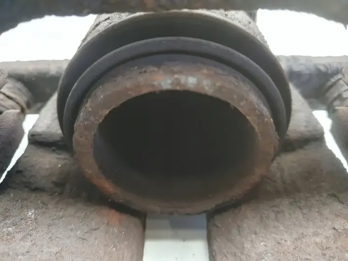 Renault Clio IV LEWY PRZEDNI ZACISK HAMULCOWY przód kierowcy L.P