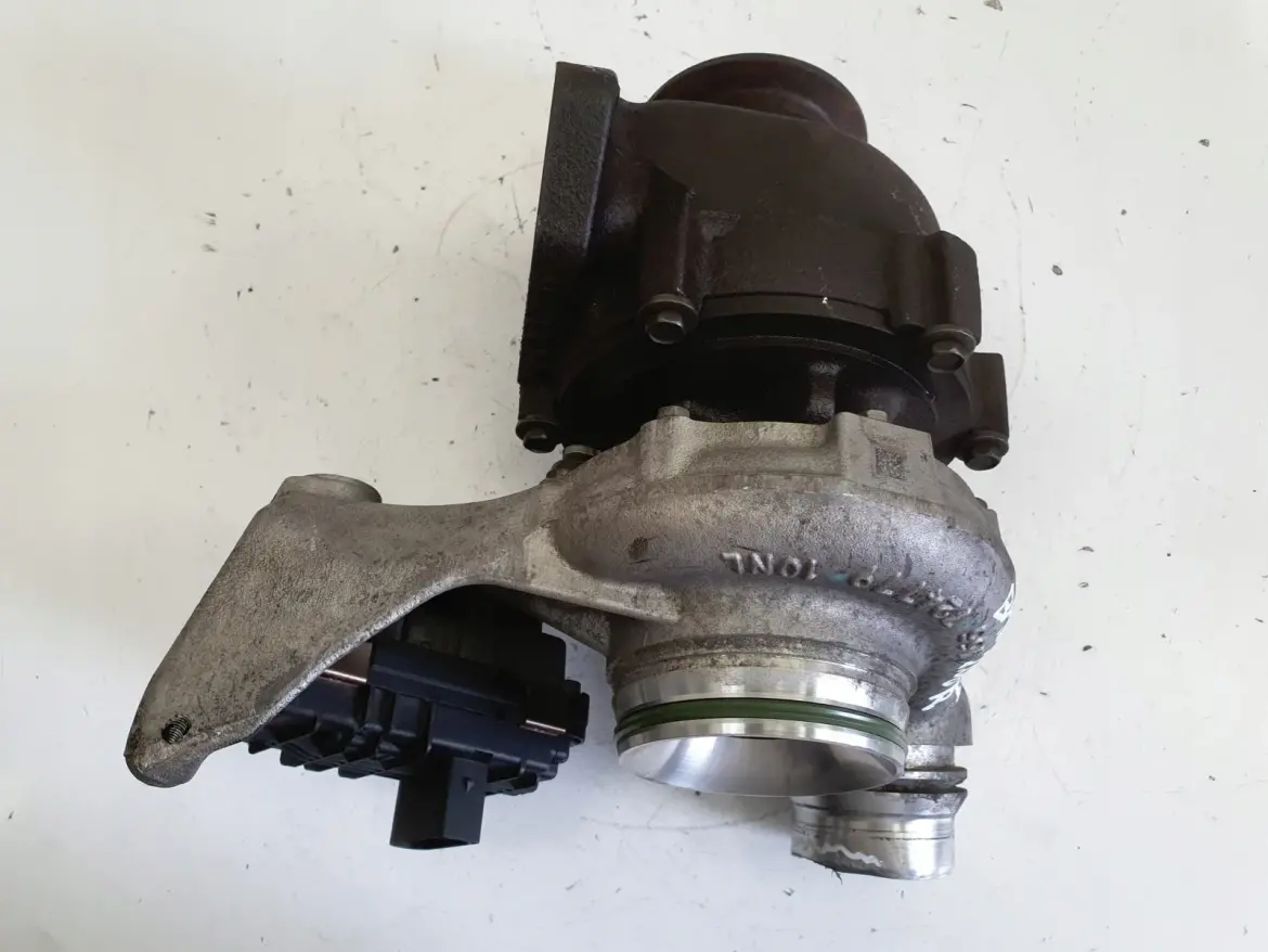 BMW F30 F31 2.0 D TURBOSPRĘŻARKA turbo 8519475